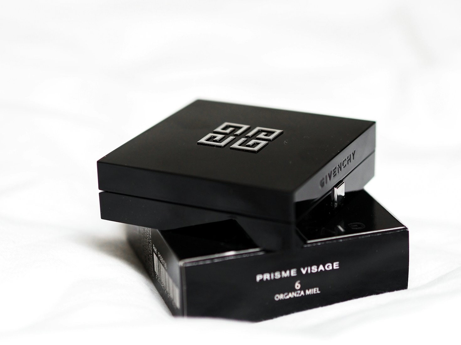 Mulberry Silk vs Satin vs Bamboo: Why a Mulberry Silk Bonnet Is the Only True Hair Protector